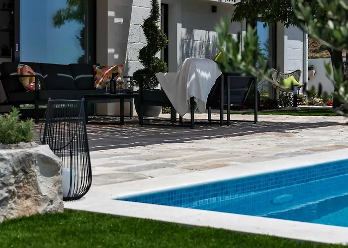 Kostela * Μακάρσκα